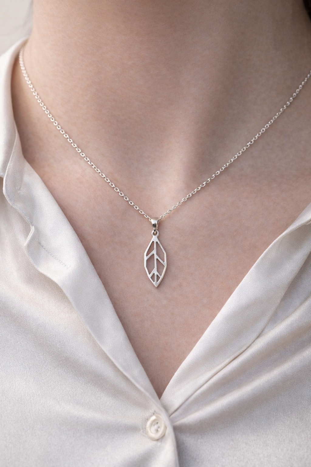 Leaflet geometric 925 sterling silver unisex pendant with chain