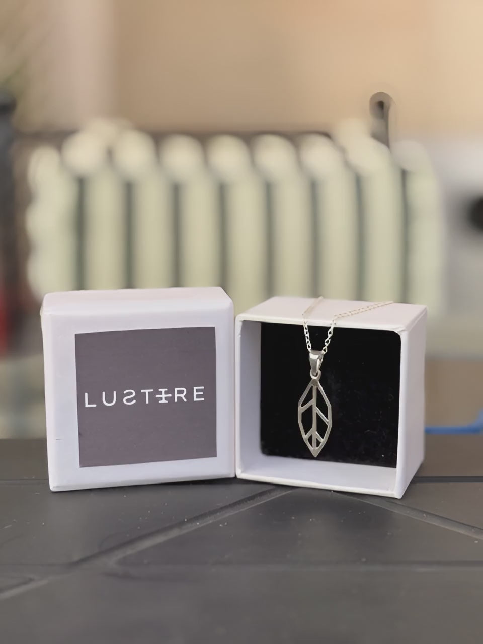 Leaflet geometric 925 sterling silver unisex pendant with chain